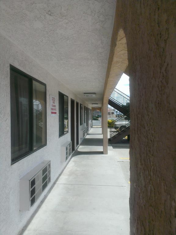 Days Inn By Wyndham Kingman East Exterior photo